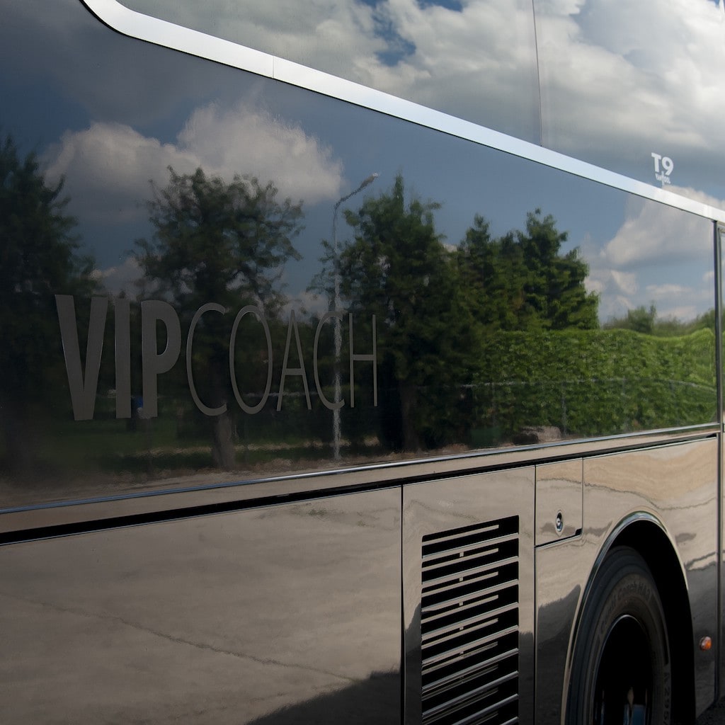Vipbus Zijkant1 - Kassing tours