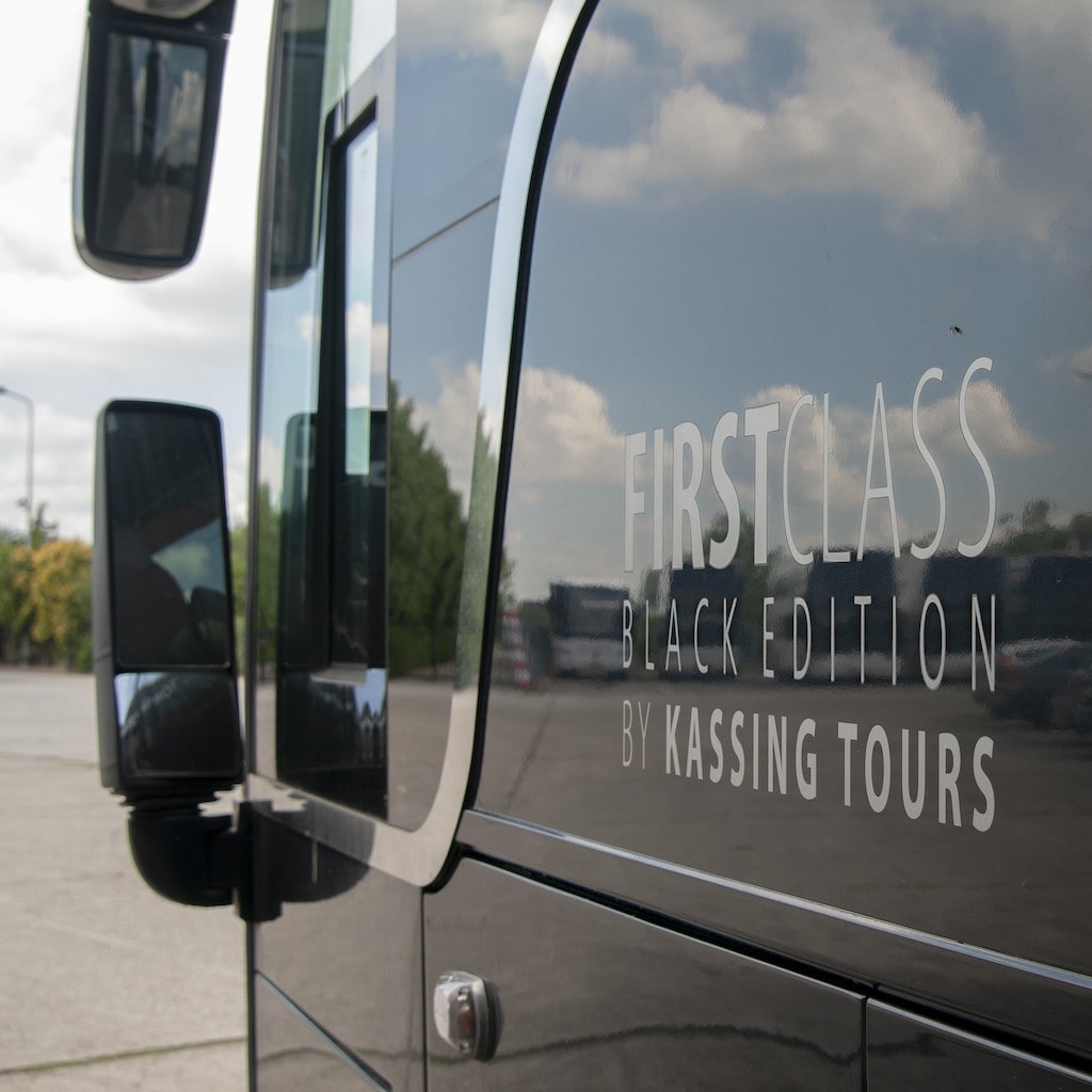 Vipbus Zijkant2 - Kassing tours